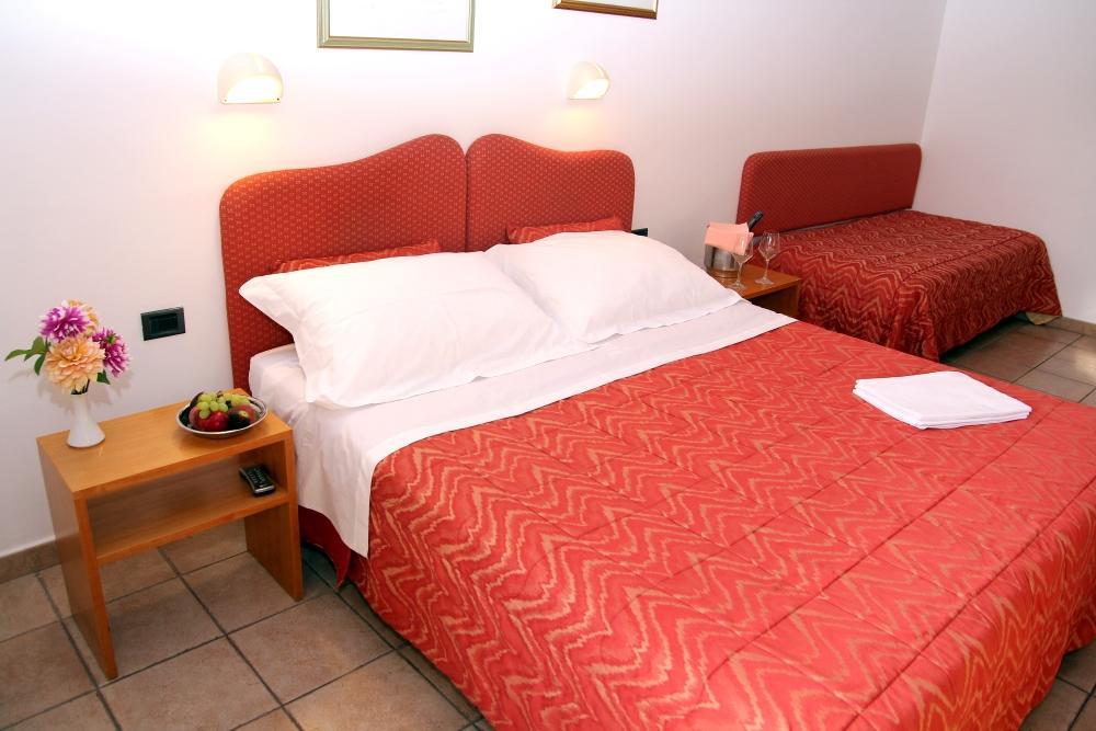 Family Hotel Como รีวีซอนโดลี ภายนอก รูปภาพ