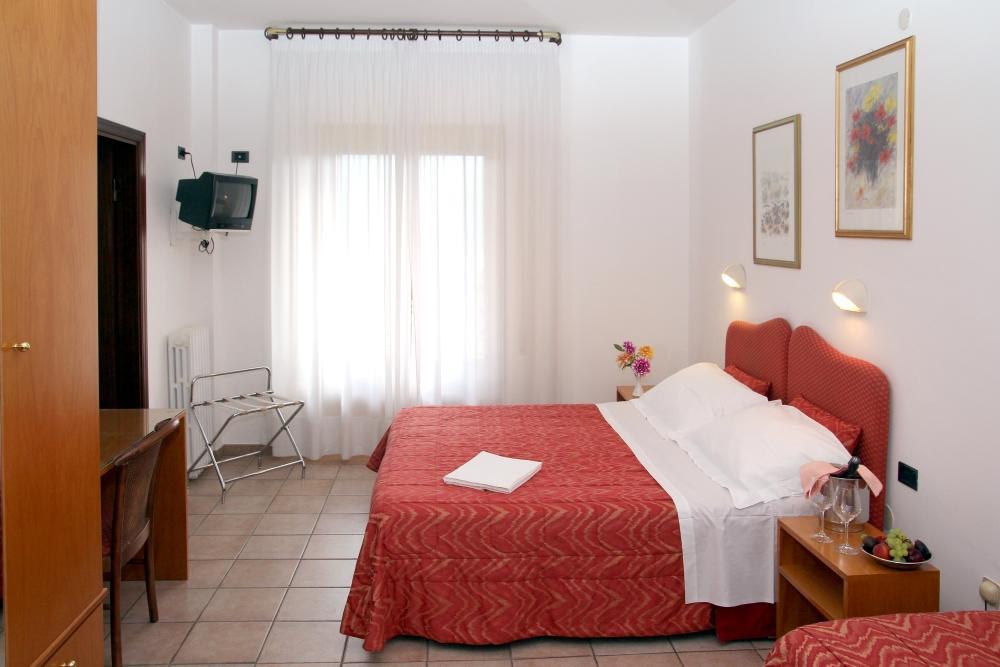 Family Hotel Como รีวีซอนโดลี ภายนอก รูปภาพ